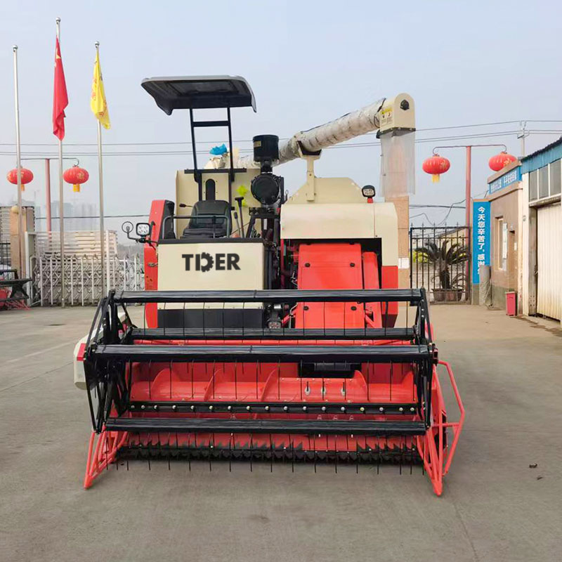 Combine Harvester Machine